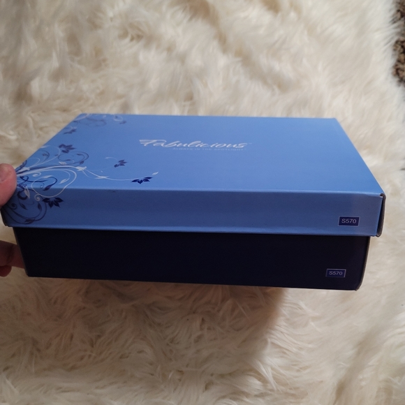 Shoes - Picture 5 of 6